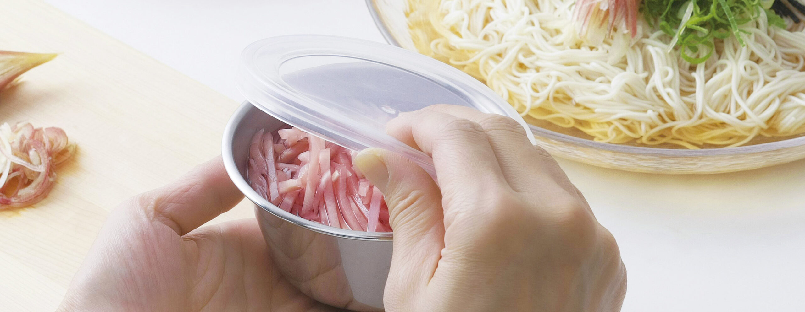 蓋つき薬味入れ